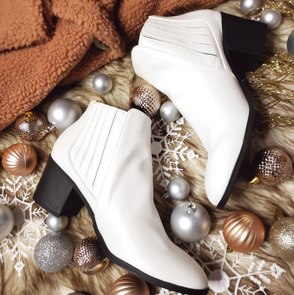 🚨LAST PAIR!!//The Winter// White Moto Boots - Picture 6 of 8